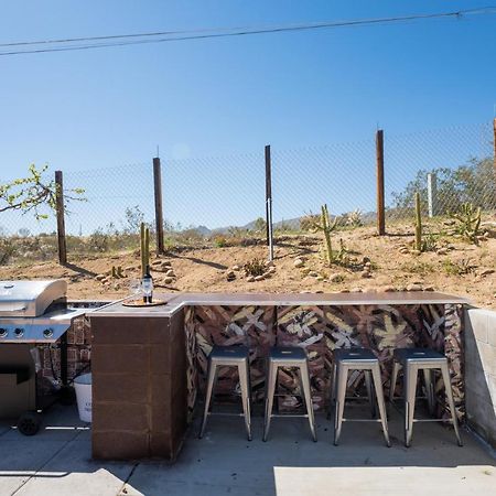 Villa Hot Tub, Games, King Bed, Fire Pit, Bbq Grill, Minutes From National Park And Views Joshua Tree Esterno foto