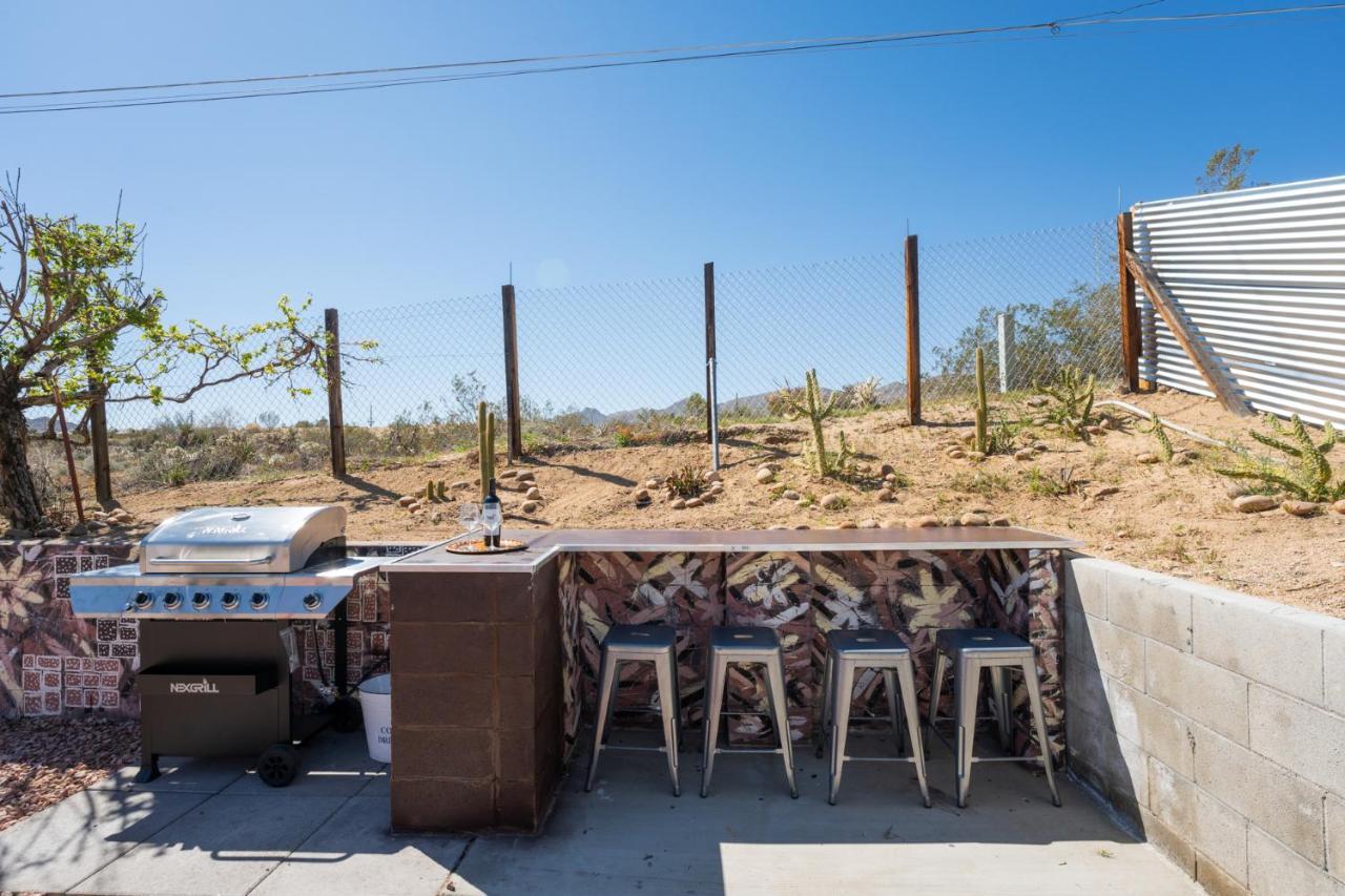 Villa Hot Tub, Games, King Bed, Fire Pit, Bbq Grill, Minutes From National Park And Views Joshua Tree Esterno foto