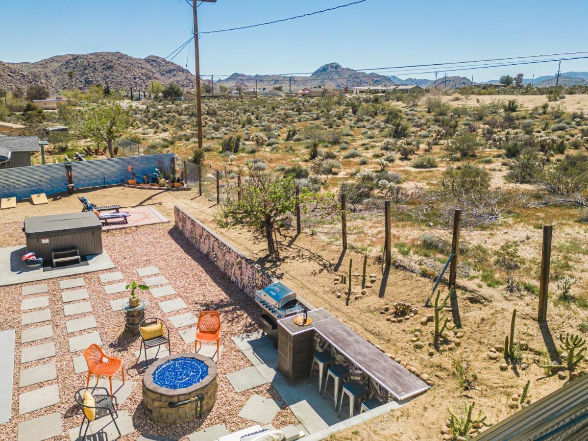 Villa Hot Tub, Games, King Bed, Fire Pit, Bbq Grill, Minutes From National Park And Views Joshua Tree Esterno foto