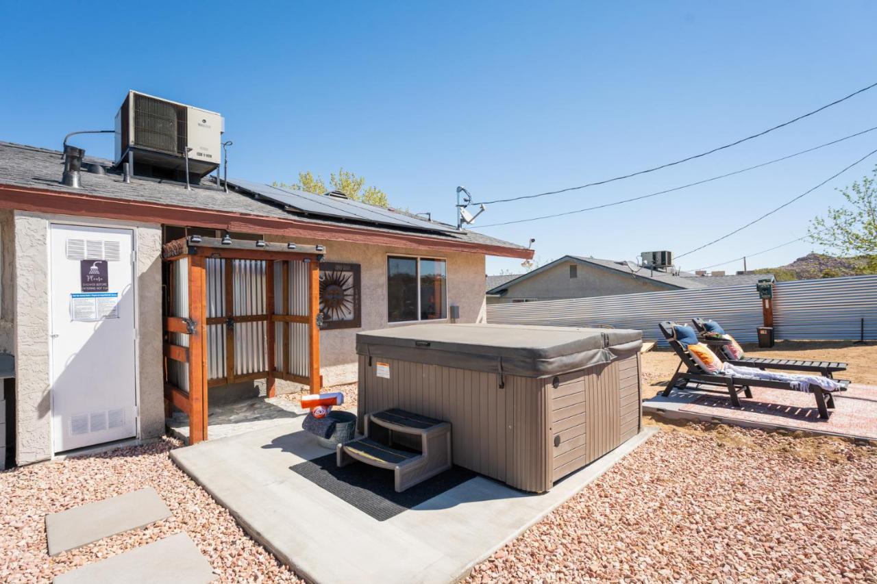 Villa Hot Tub, Games, King Bed, Fire Pit, Bbq Grill, Minutes From National Park And Views Joshua Tree Esterno foto