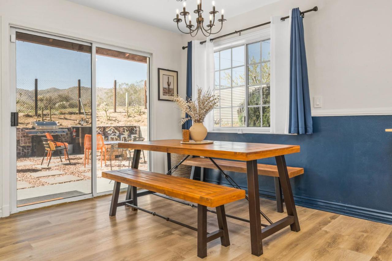 Villa Hot Tub, Games, King Bed, Fire Pit, Bbq Grill, Minutes From National Park And Views Joshua Tree Esterno foto