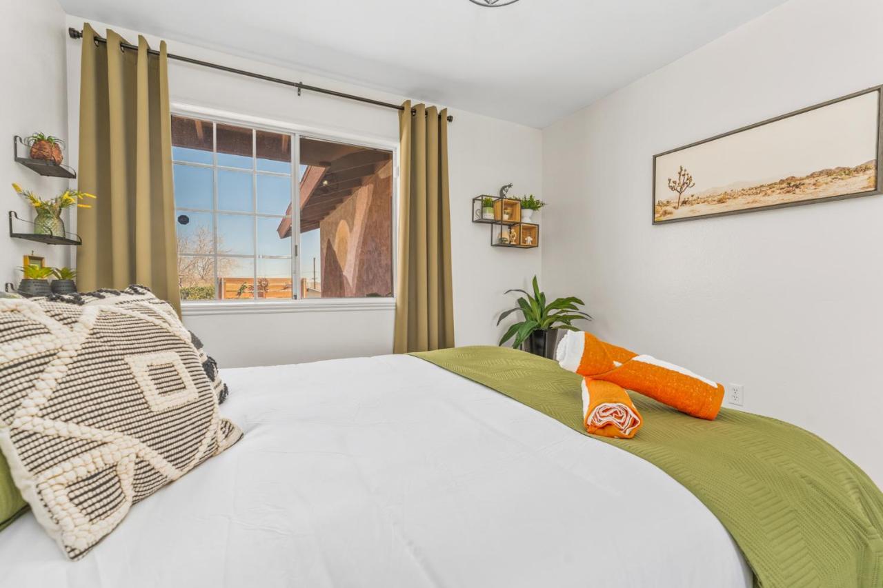 Villa Hot Tub, Games, King Bed, Fire Pit, Bbq Grill, Minutes From National Park And Views Joshua Tree Esterno foto