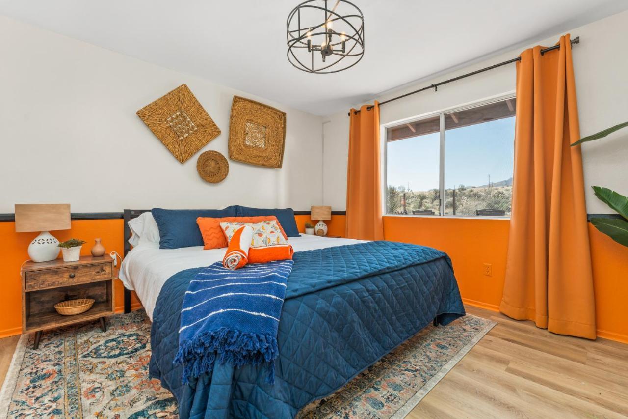 Villa Hot Tub, Games, King Bed, Fire Pit, Bbq Grill, Minutes From National Park And Views Joshua Tree Esterno foto