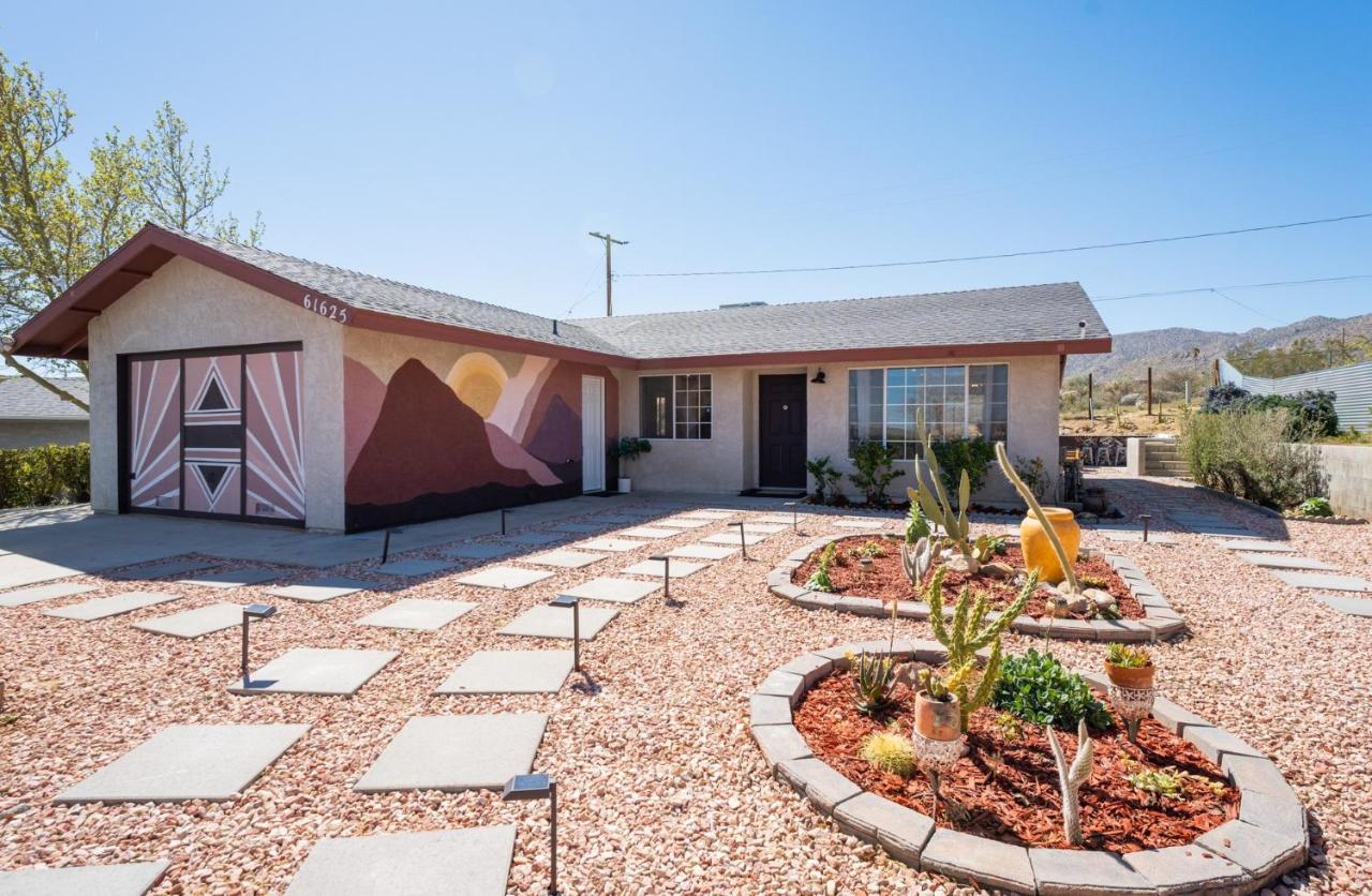 Villa Hot Tub, Games, King Bed, Fire Pit, Bbq Grill, Minutes From National Park And Views Joshua Tree Esterno foto