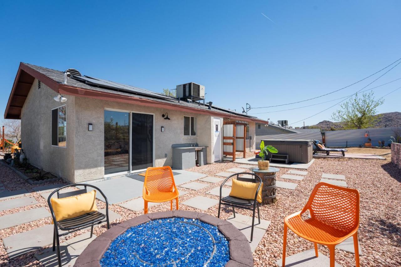Villa Hot Tub, Games, King Bed, Fire Pit, Bbq Grill, Minutes From National Park And Views Joshua Tree Esterno foto