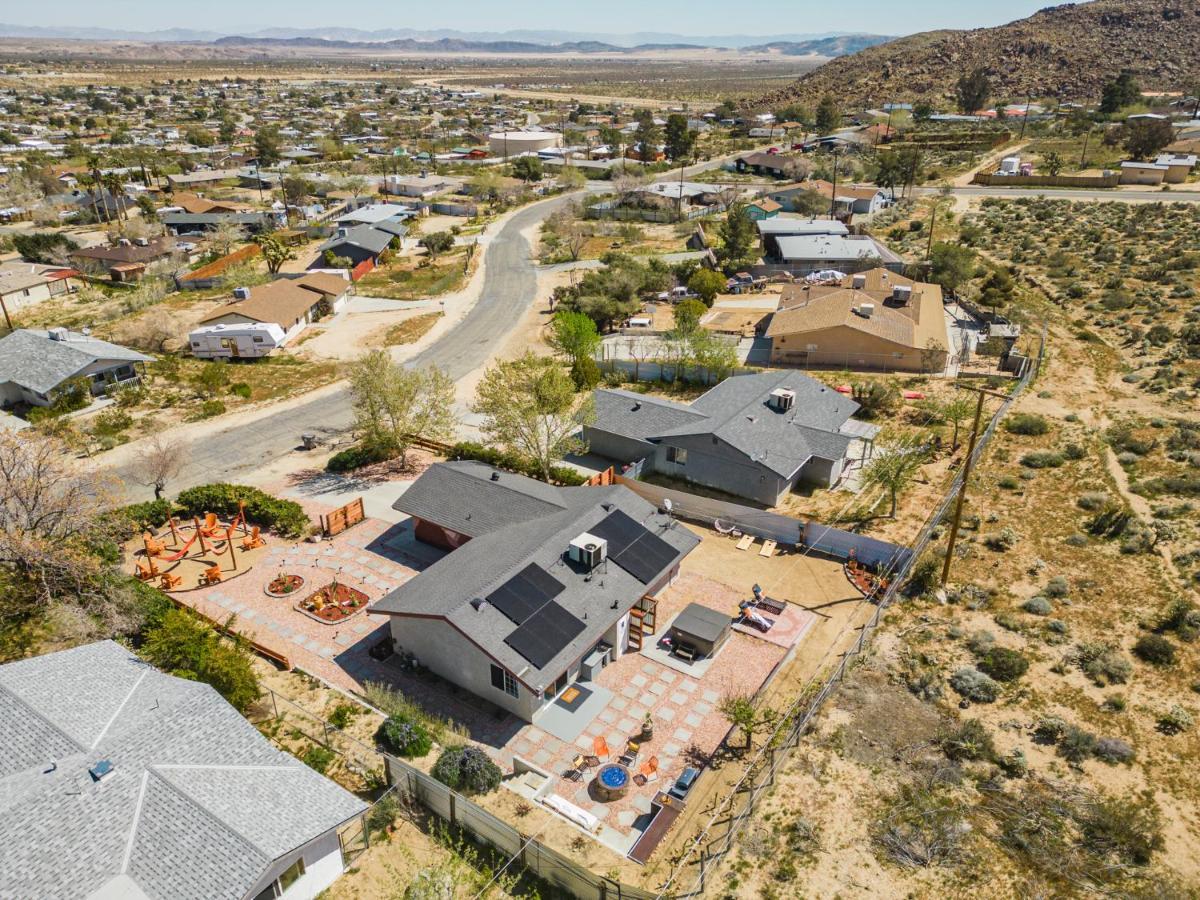 Villa Hot Tub, Games, King Bed, Fire Pit, Bbq Grill, Minutes From National Park And Views Joshua Tree Esterno foto
